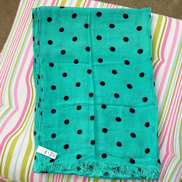 GAP Accessories - Gap Green & Black Polka Dot Scarf 💯% viscose